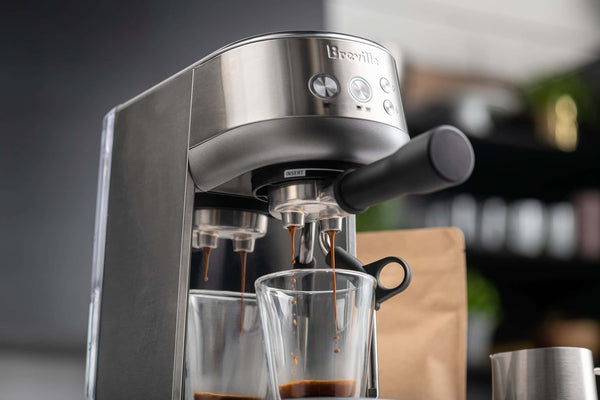 Breville Bambino BES450 BSS Dispensing Coffee